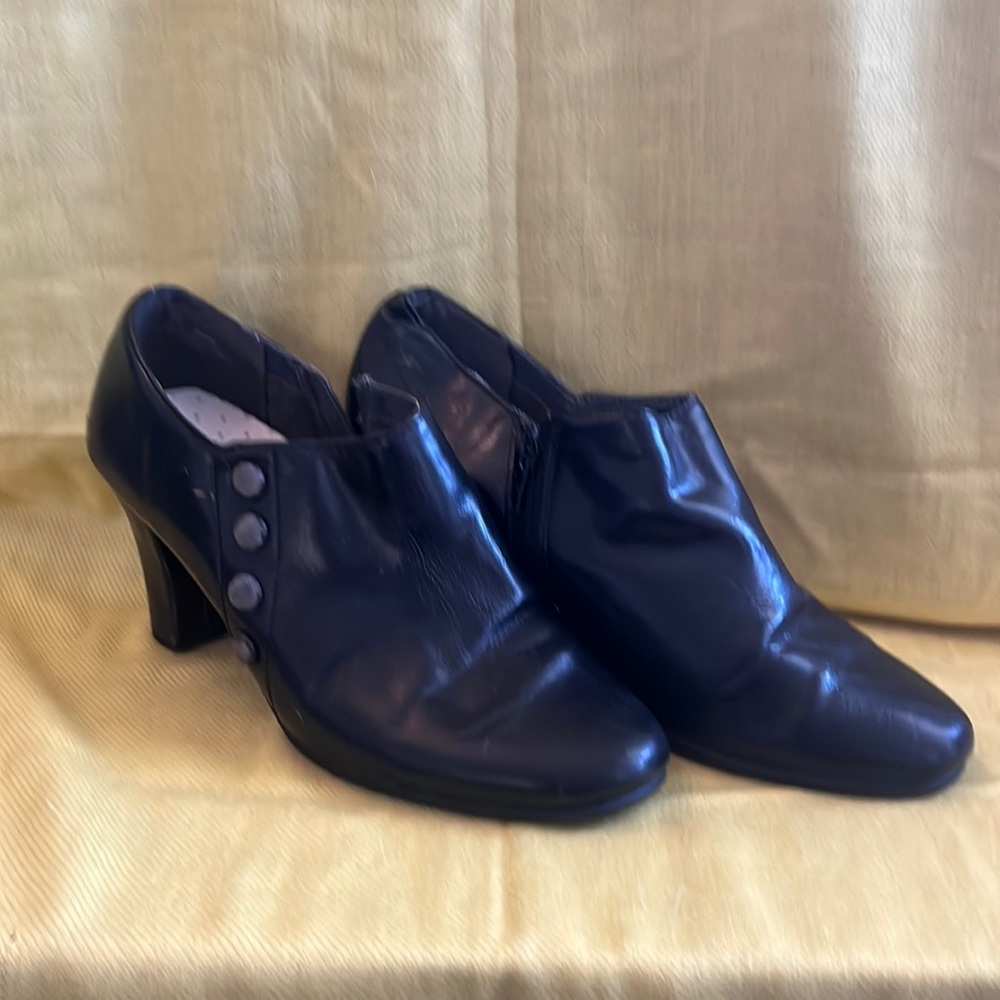 black heeled aerosols booties